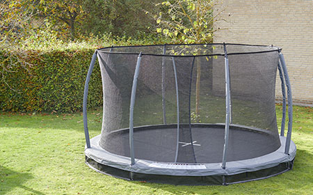 Luo oma trampoliinipuisto puutarhaasi