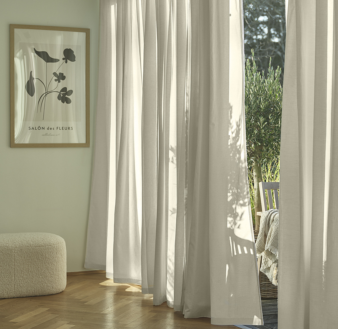 IDSE-verhot Beige verho olohuoneessa