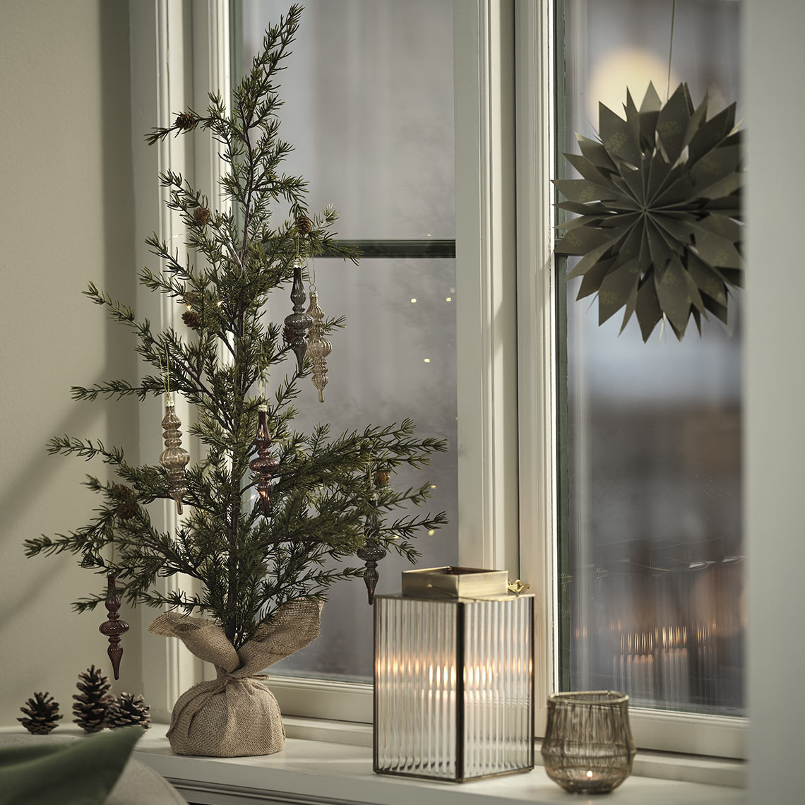 FENRIR Christmas tree with LUCIA decorations, UVIT lantern, SAFRAN tealight holder and HRYM Christmas star Tealight holder, lantern and artificial Christmas tree with decorations in windowsill