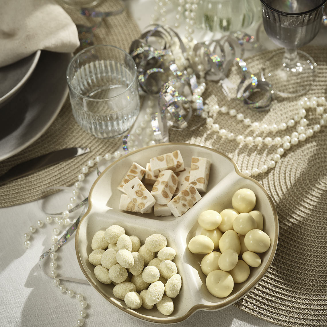 JENSEN-kulho Herkuilla täytetty valkoinen lokerokulho