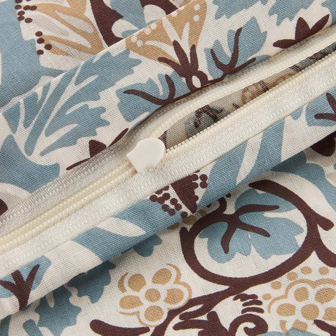 Art decon inspiroima pussilakanasetti pastellisinisen ja ruskean sävyissä