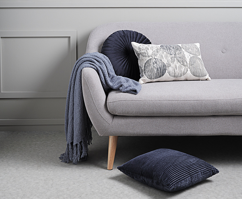 EGEDAL sofa with LINNEA throw and DUNHAMMER, KUGLEASK, VILLMORELL cushions Sofa with throw and sofa cushions