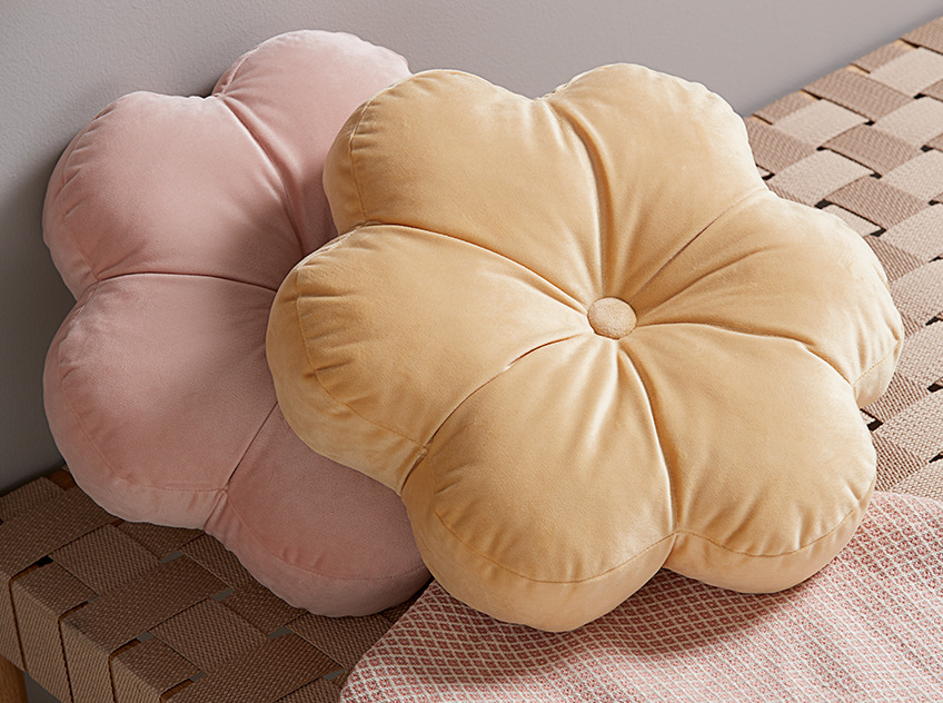 Velour cushions in rose and yellow, shaped as a flower