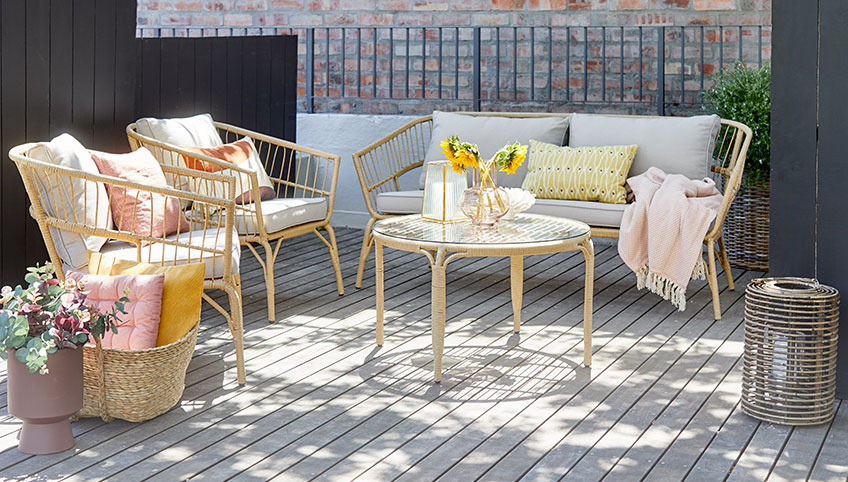 LJUNGHUSEN lounge set with JOHN planter, SIVHAUK lantern and different cushions Lounge set with planter, garden lantern and cushions