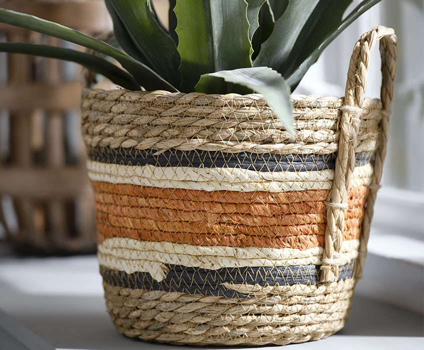 DAHL wicker basket Wicker basket with orange, black and white details