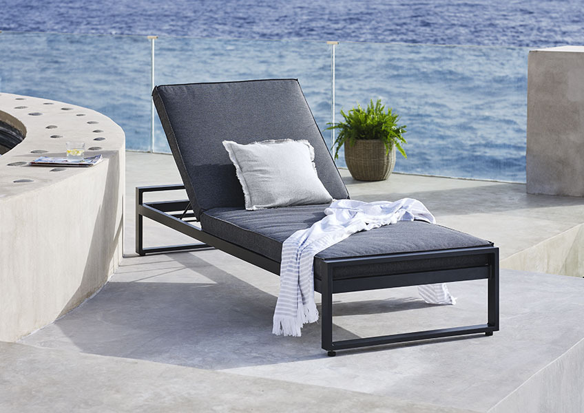 Sun lounger in quick-dry material