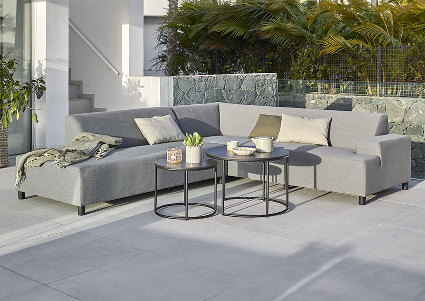UHRE 6 persons lounge sofa and in light grey and MOELV nest of tables 6 persons all-weather lounge sofa in light grey and nest of tables