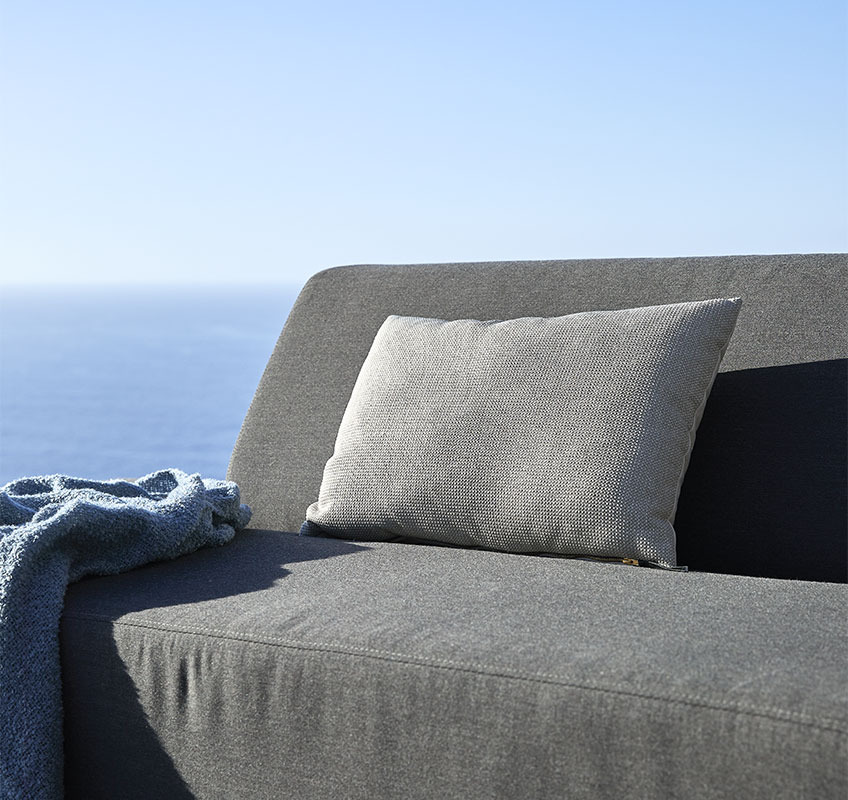 UHRE 6 persons lounge sofa and sun lounger in dark grey 6 persons all-weather lounge sofa in dark grey with cushion