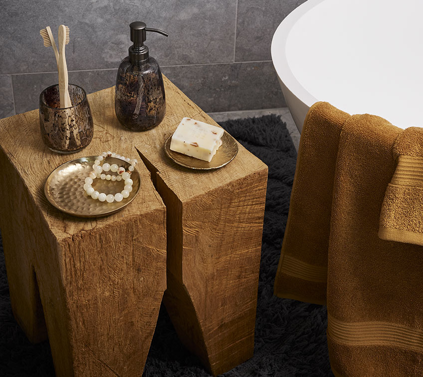 KARLSTAD towel, EDSELE trays, VIDJA toothbrushes and LYSVIK toothbrush holder and soap dispenser Large block of wood with trays, toothbrush holder and soap dispenser in a bathroom