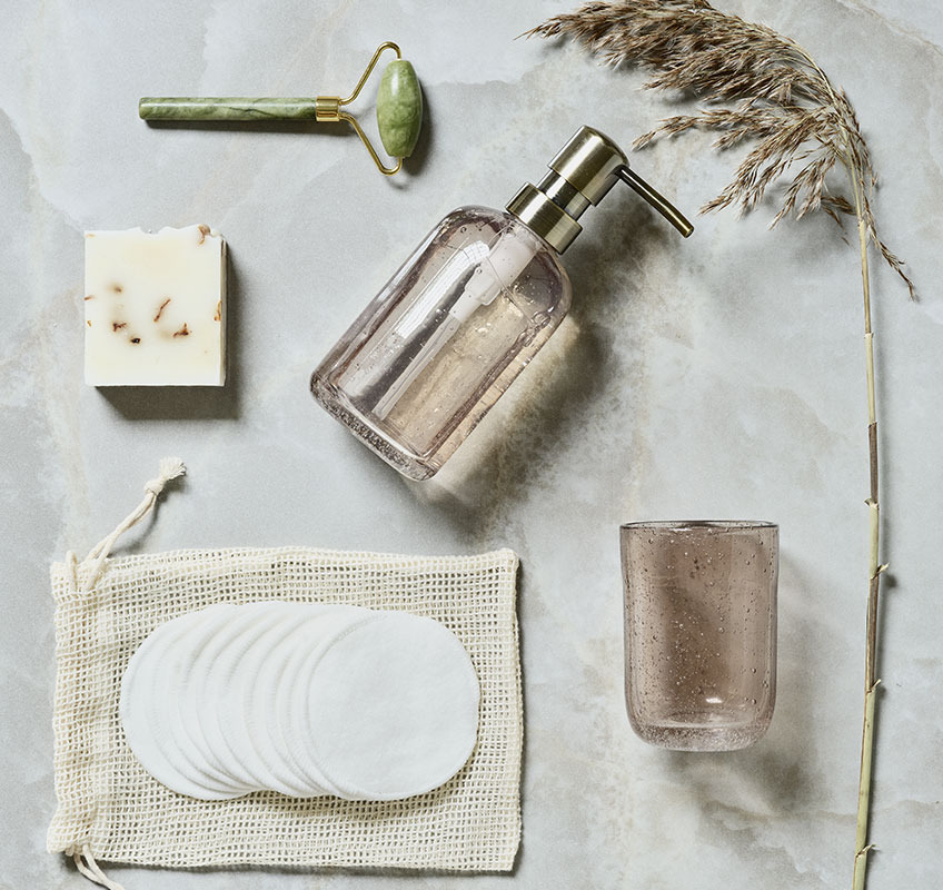 Face roller in jade stone and soap dispenser in recycled glass