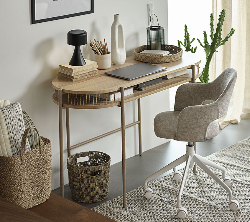 Desk with shelf for laptop and office chair